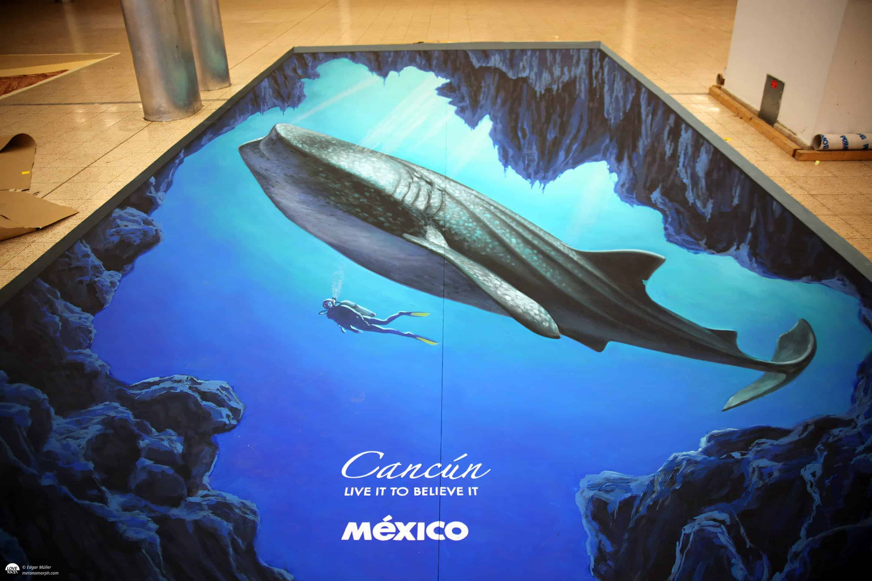 Gemalter Wal in blauer Lagune - Touristikverband Mexiko